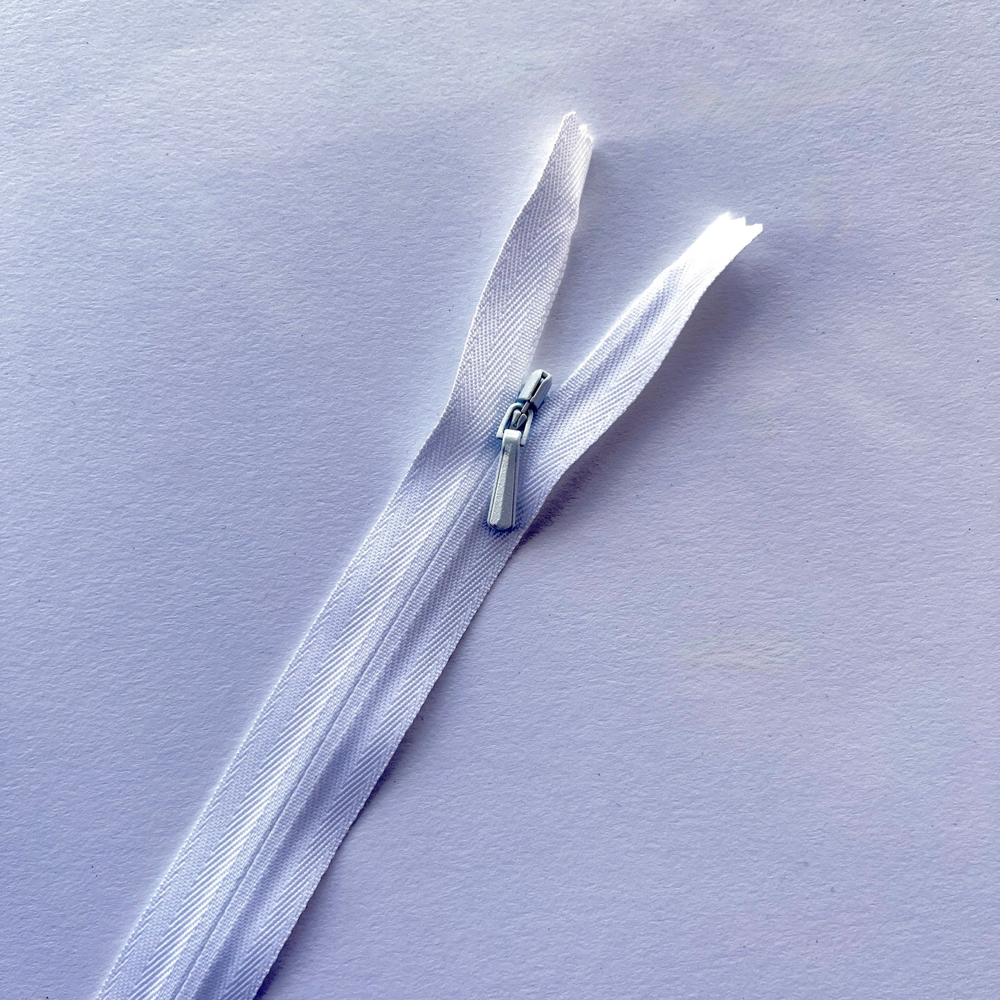 23cm (9") - #3 Lightweight White Invisible zip By YKK