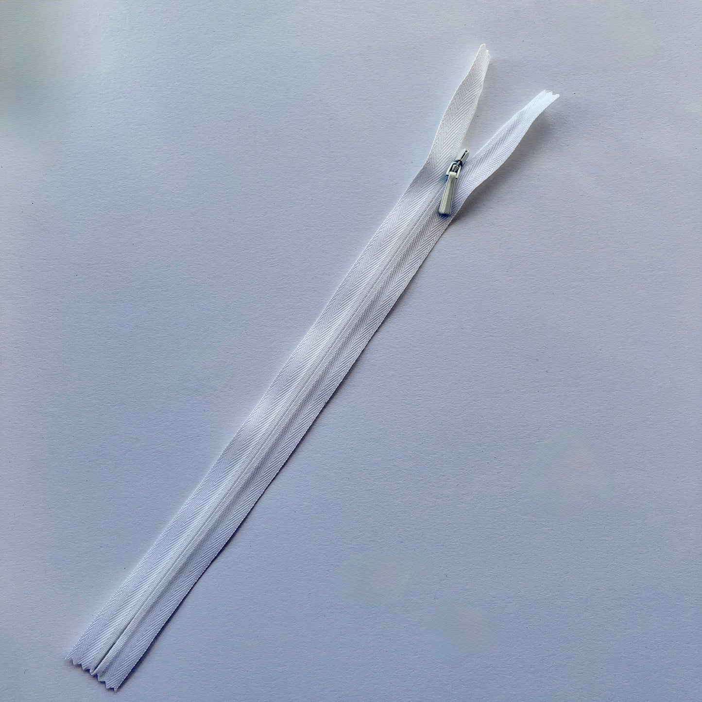 23cm (9") - #3 Lightweight White Invisible zip By YKK