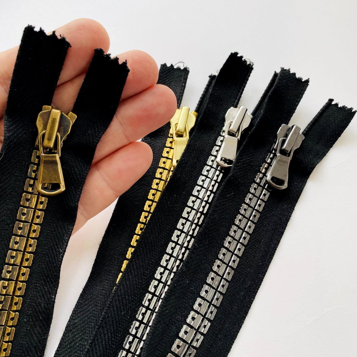 #8 Heavy Weight Vintage Style 'Pagoda' Open End Zip - 50cm