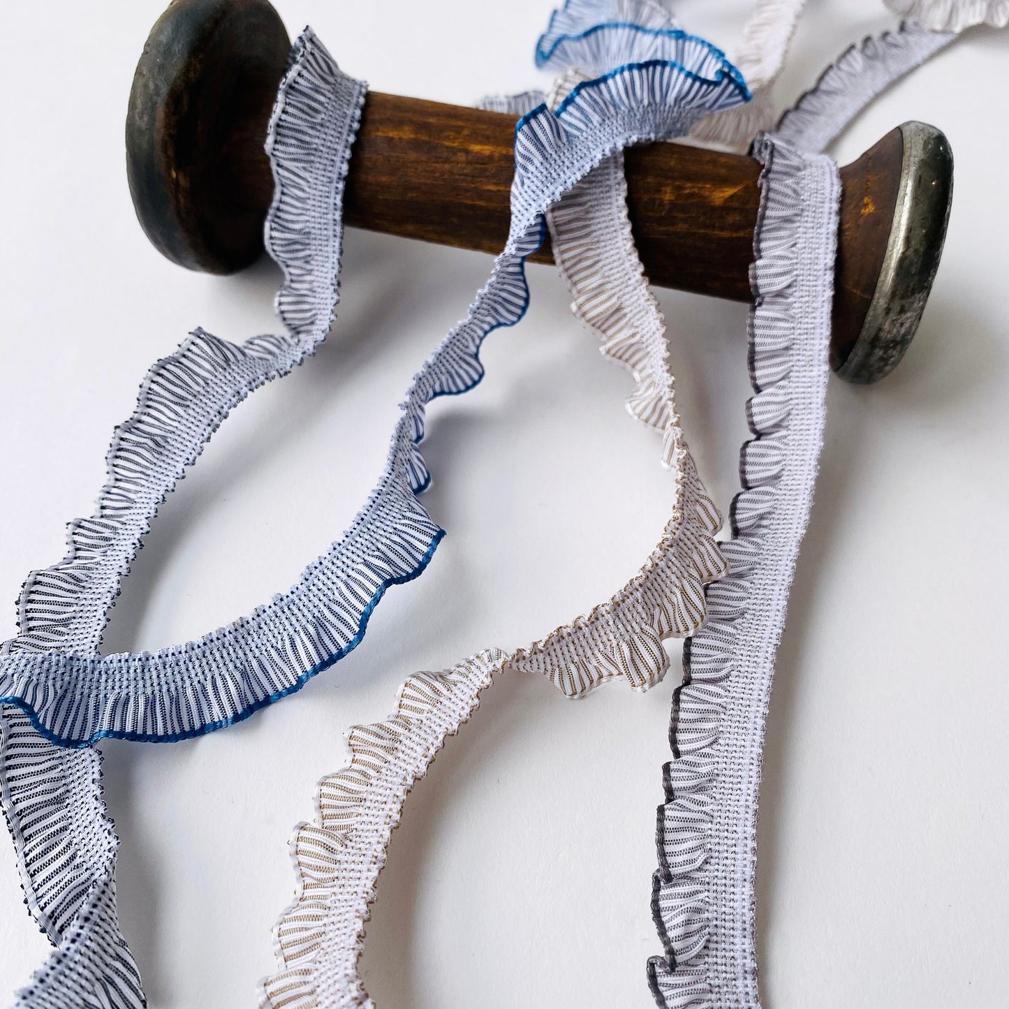Bordure élastique « froncée » extensible de 13 mm