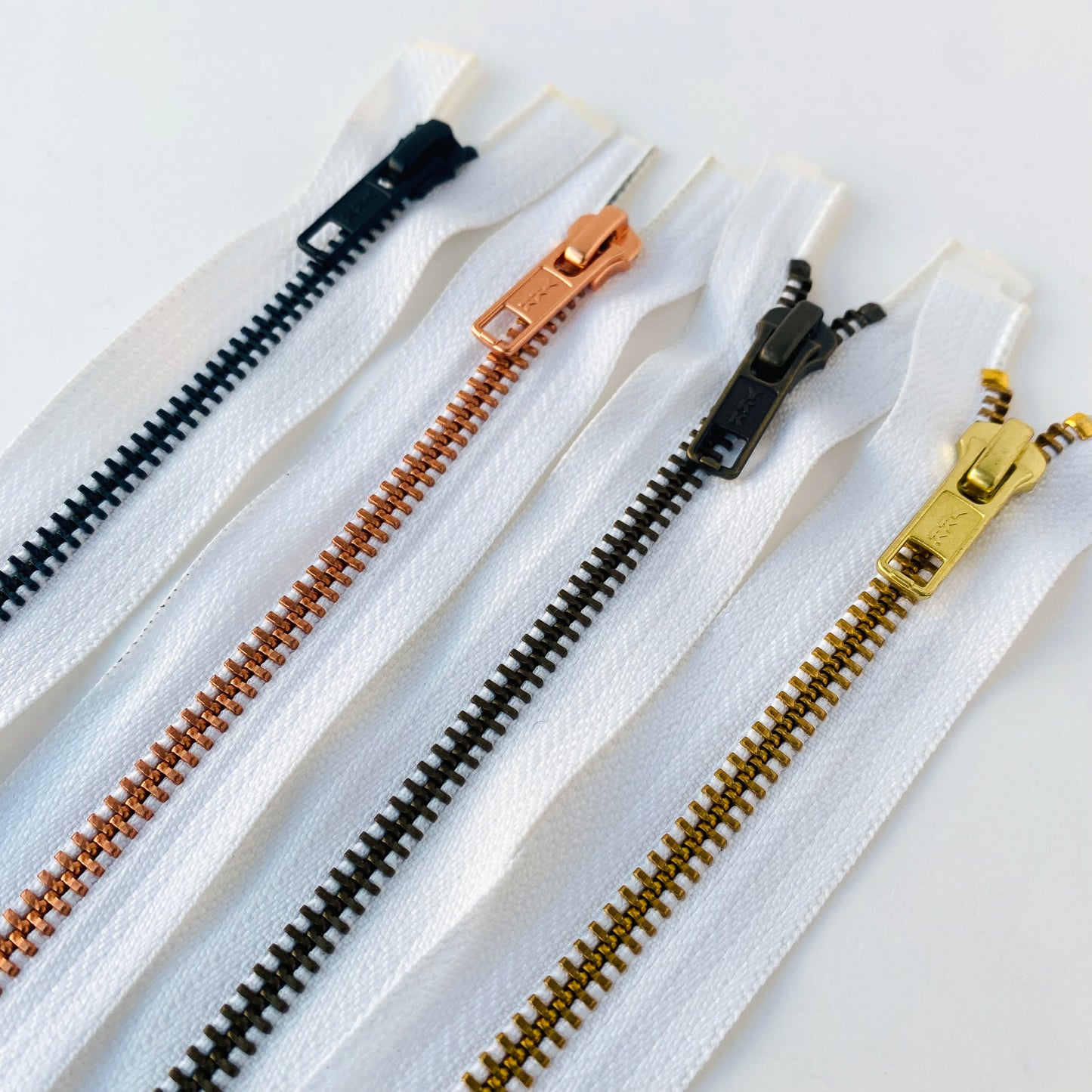 #5 Weight Open End White Zip by YKK - 100cm