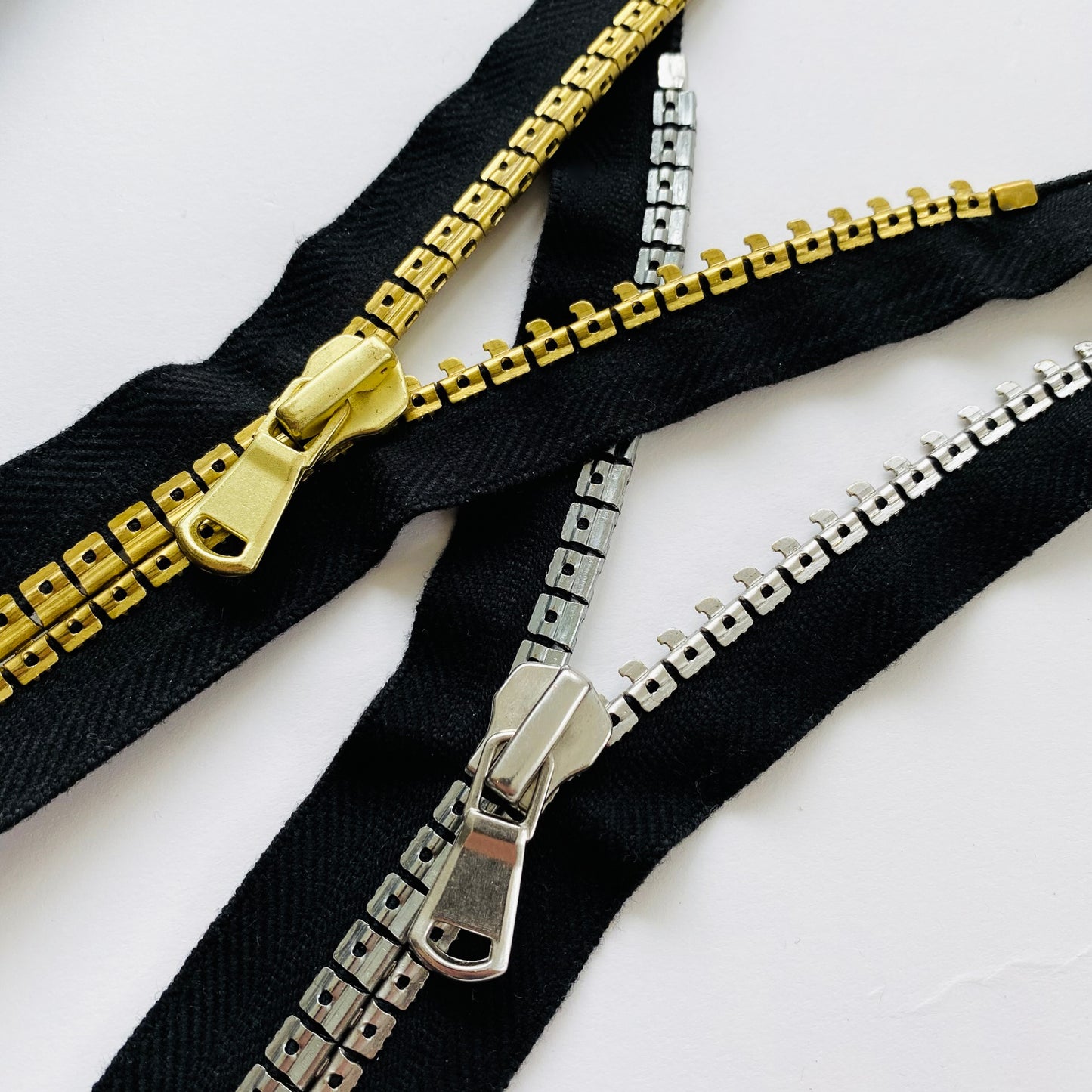 #8 Heavy Weight Vintage Style 'Pagoda' Open End Zip - 50cm