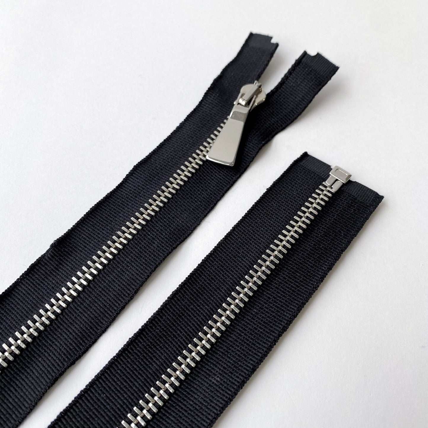 #5 Cremallera metálica plateada de grosgrain con extremo abierto de Lampo