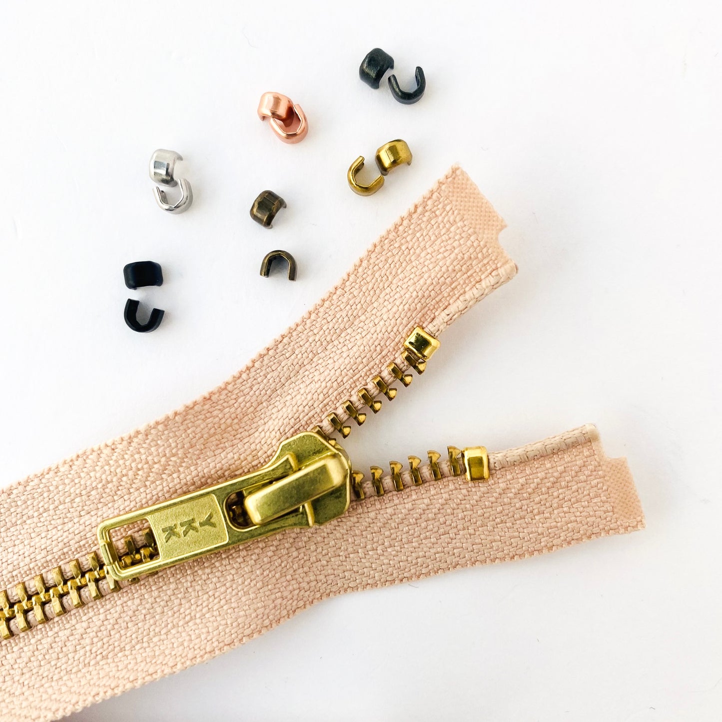 Medium weight zipper parts