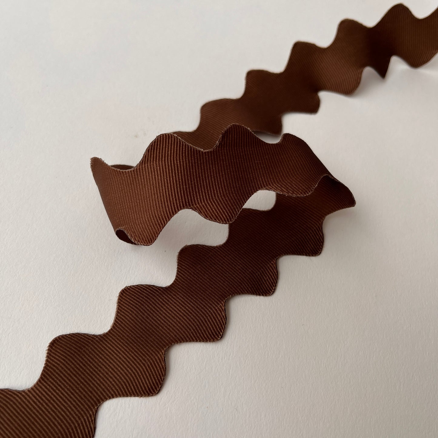 Jumbo Grosgrain Ric Rac by May Arts - brown - Kleins Haberdashery
