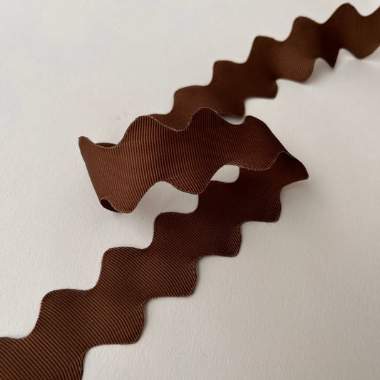 Jumbo Grosgrain Ric Rac by May Arts - brown - Kleins Haberdashery