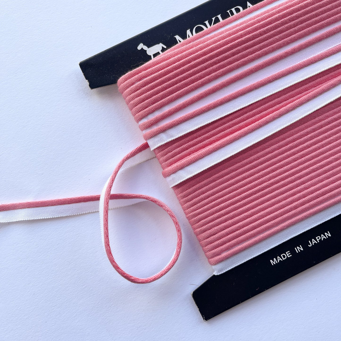 Mokuba pink piping cord
on a white background