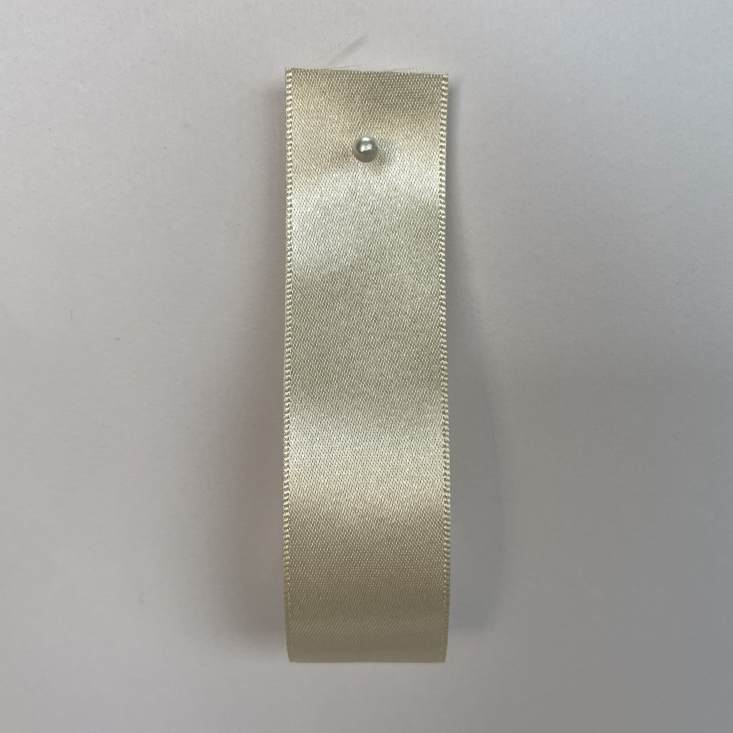 Ruban de satin bronze par Klein