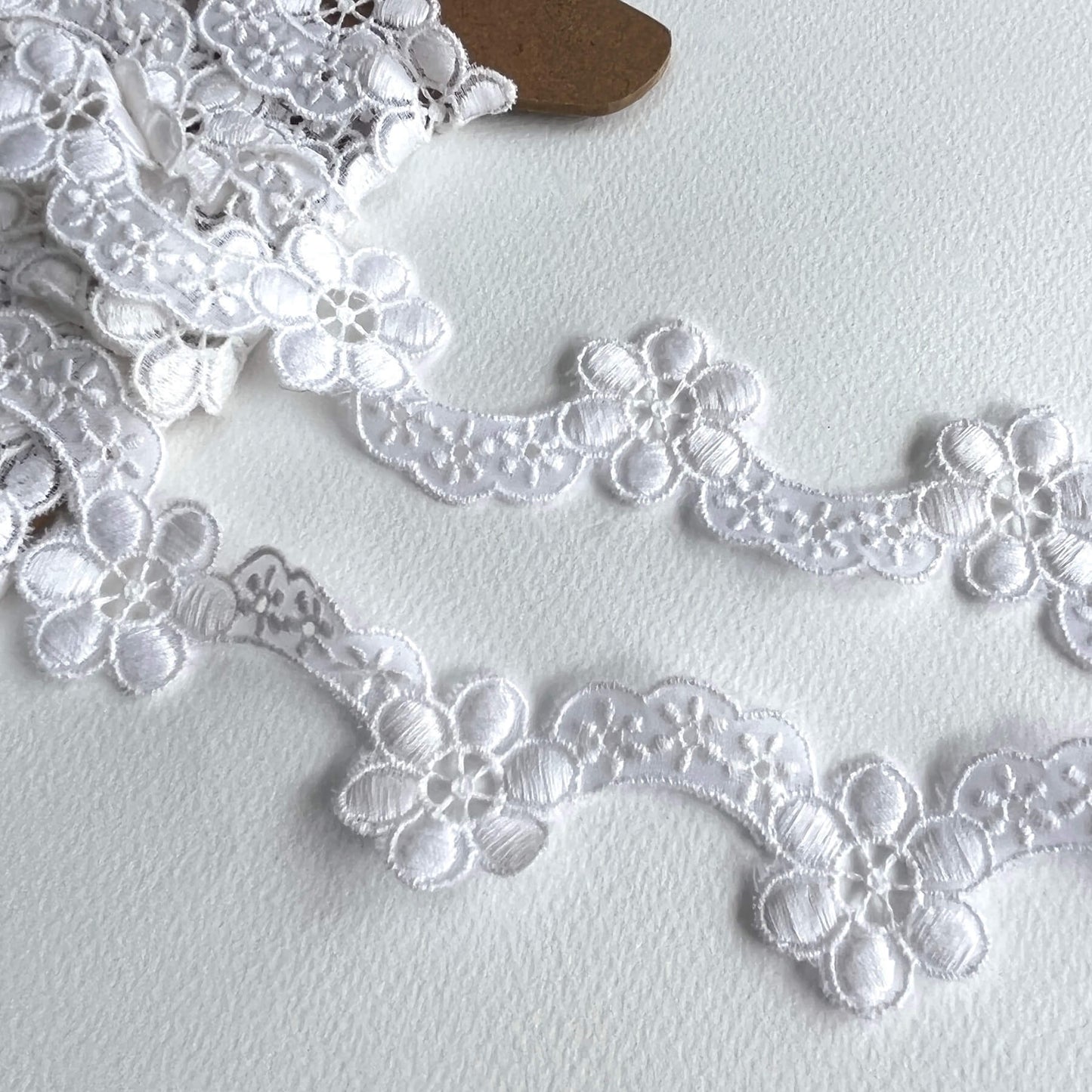 Daisy Scallop lace trim