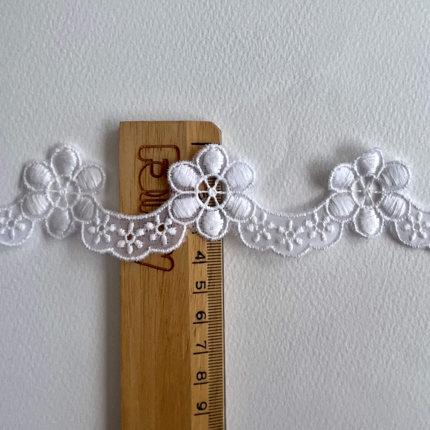 Daisy Scallop lace trim