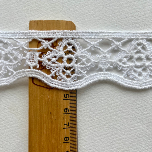 Scalloped Guipure lace trim with matt finish
