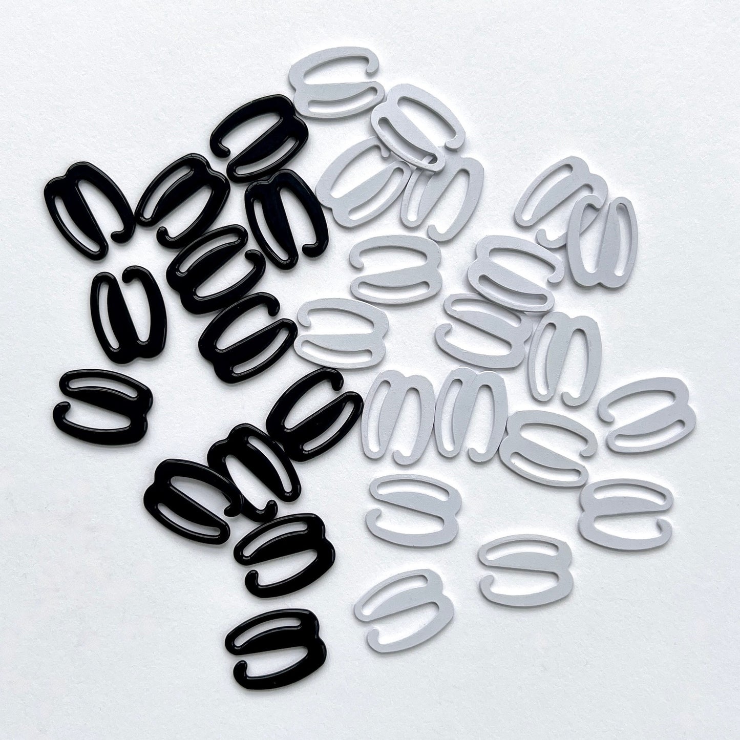 12mm Metal Detachable Hooks for lingerie and swimwear Detachable Lingerie G Hooks, or swan hooks, are used for creating detachable straps bras, lingerie, suspenders and swimwear, but also great for front fastening bra closures, halter necks and to fasten bow ties! Suitable for use with a 12mm wide strap.