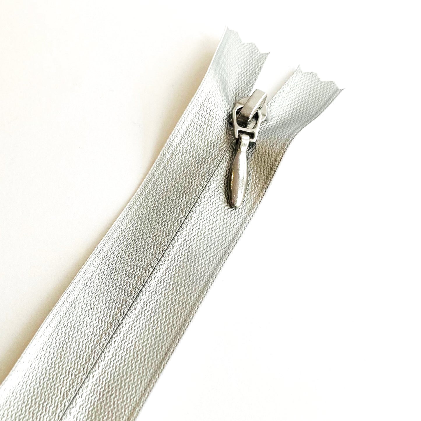 #3 Dress Weight Concealed Silver Chrome Zip - 20cm