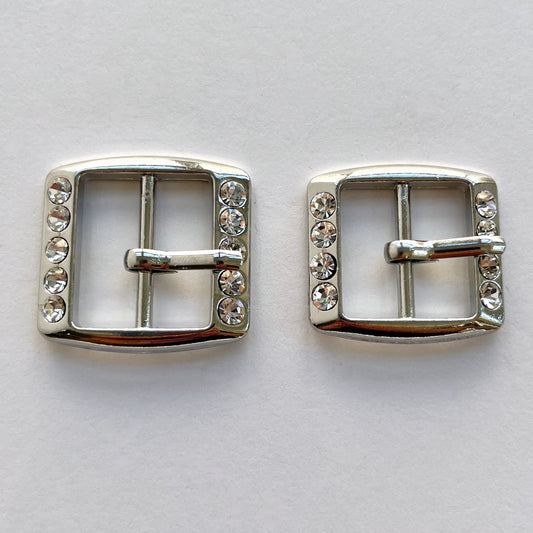 Sparkly rhinestone crystal buckle with prong. Use as a belt buckle, an accent for straps, dressmaking projects or as an embellishment for handbags, wedding invitations, wedding favours, napkin rings and arts and craft projects.  Available in 2 sizes - Small buckle would fit an approximate belt or strap width of 20mm (¾”) and Medium buckle would fit an approximate belt or strap width of 23mm (⁷/₈”)