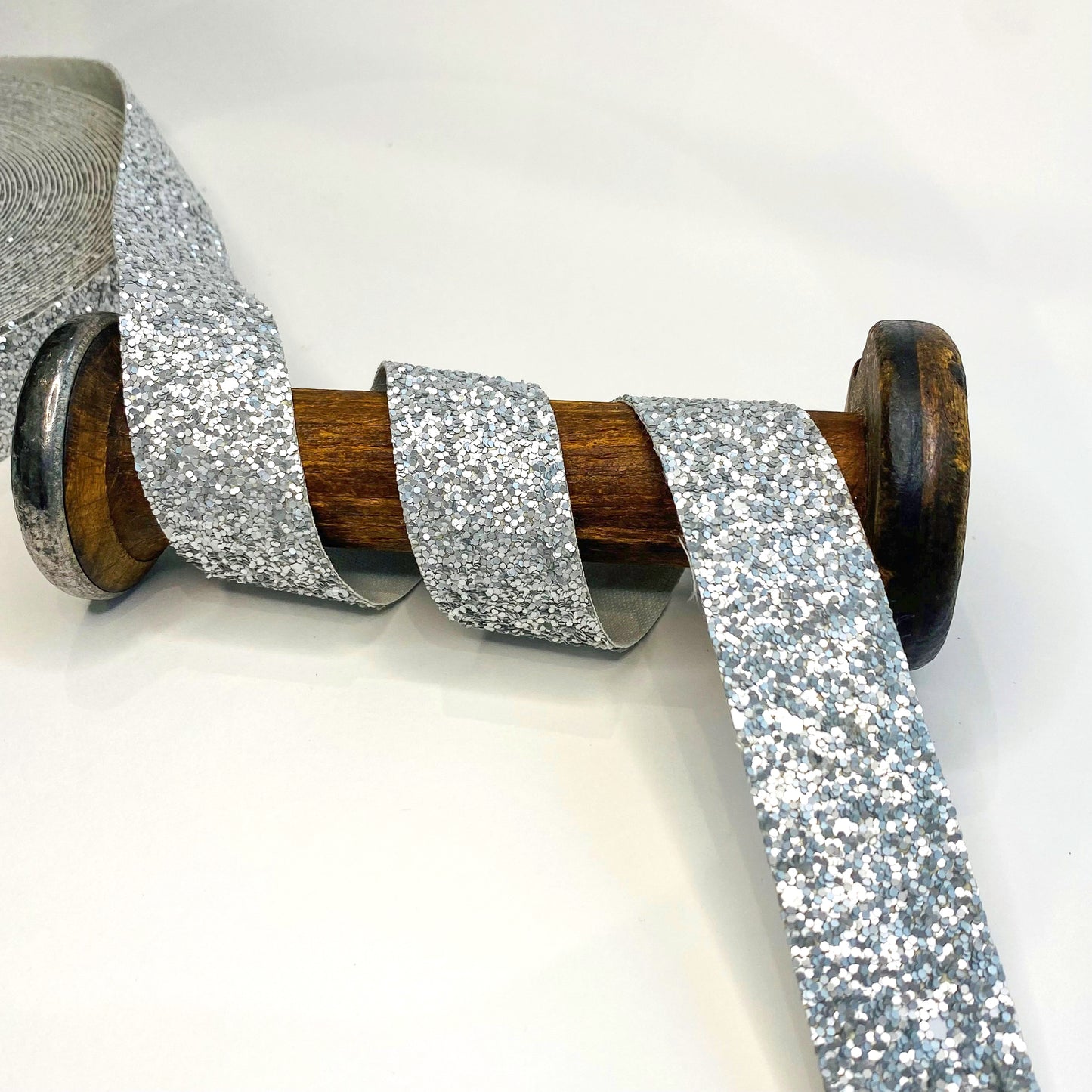 Adorno de cuentas con lentejuelas brillantes de 25 mm