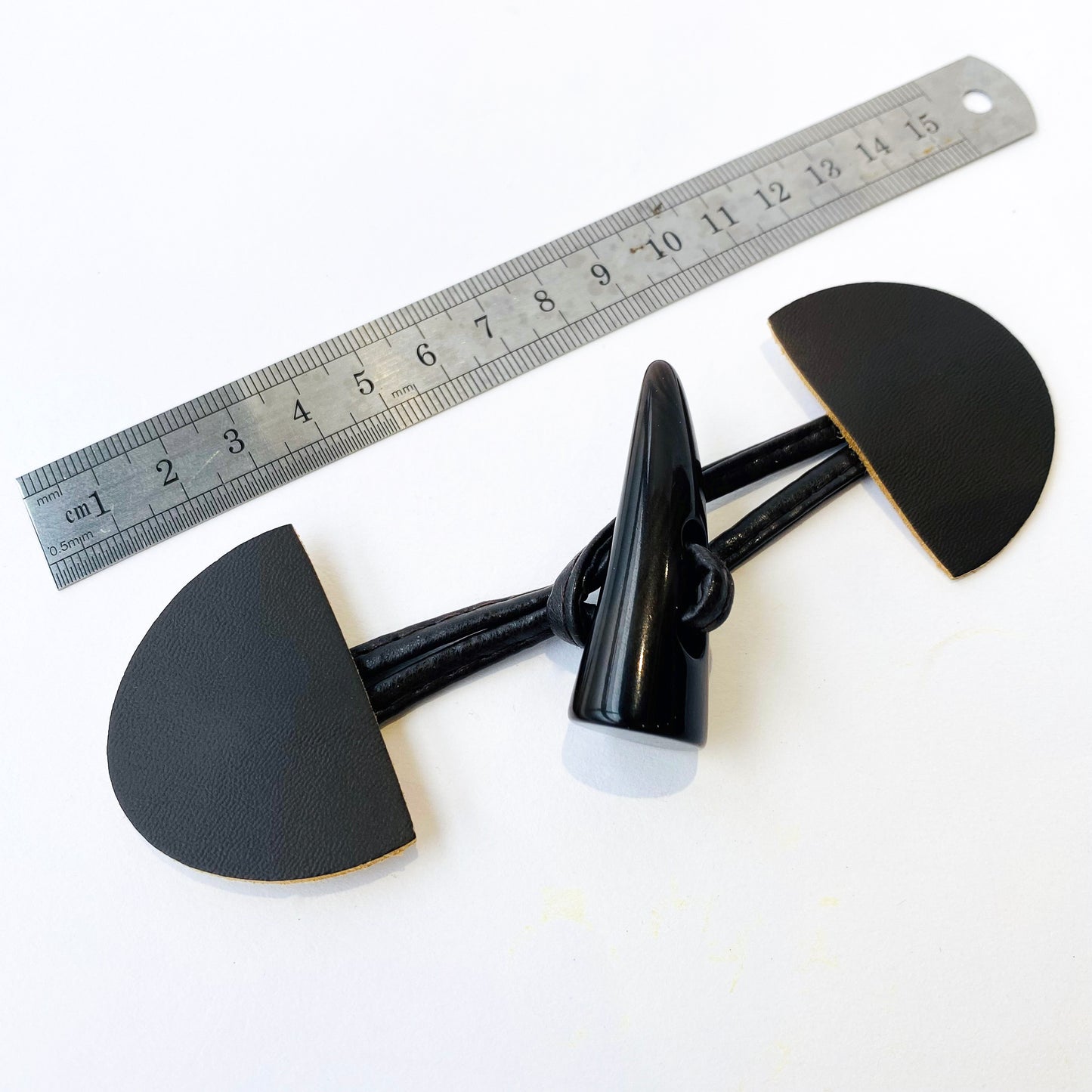 50mm Brown 2hole Horn Leather Toggle