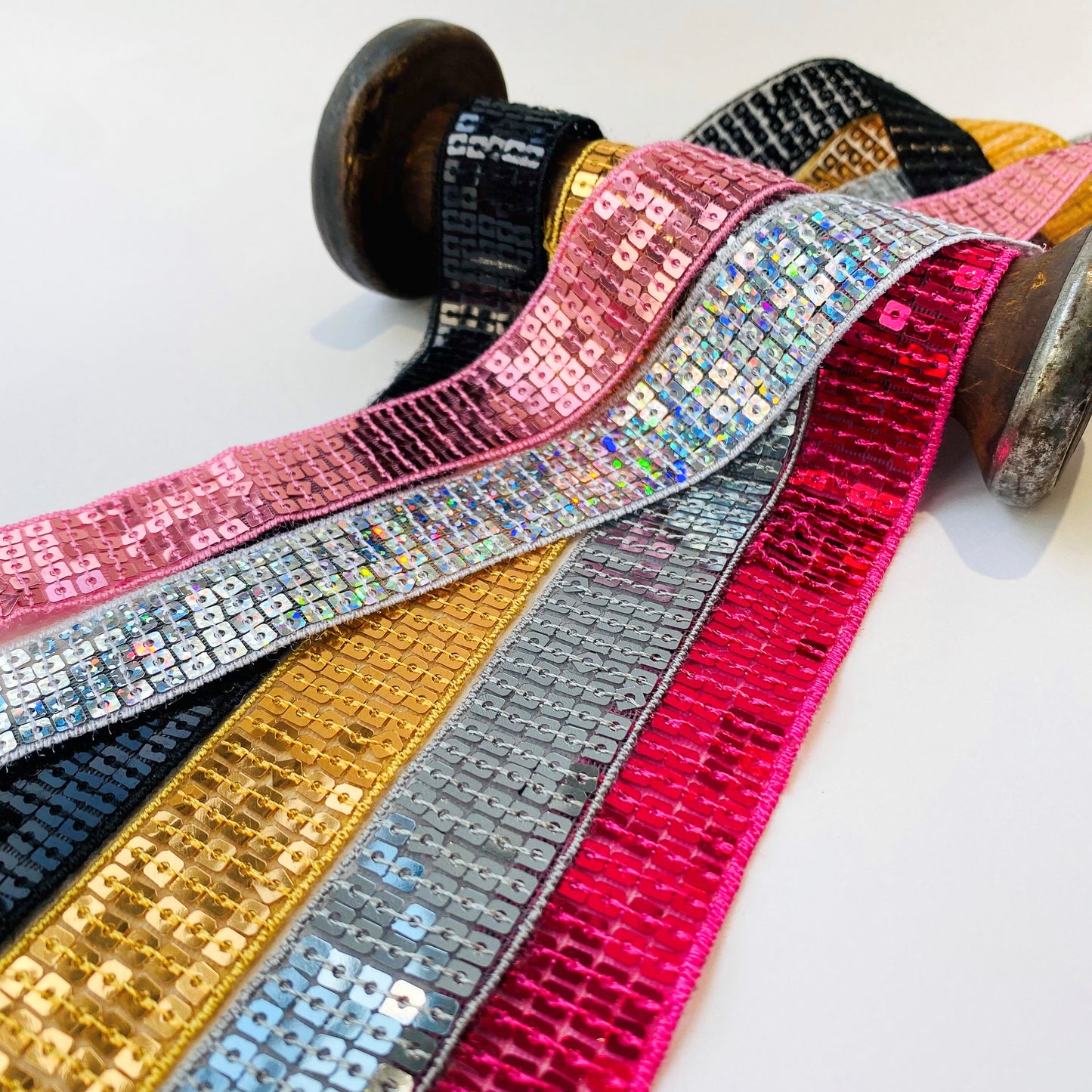 Bordure à paillettes carrées de 25 mm par Klein