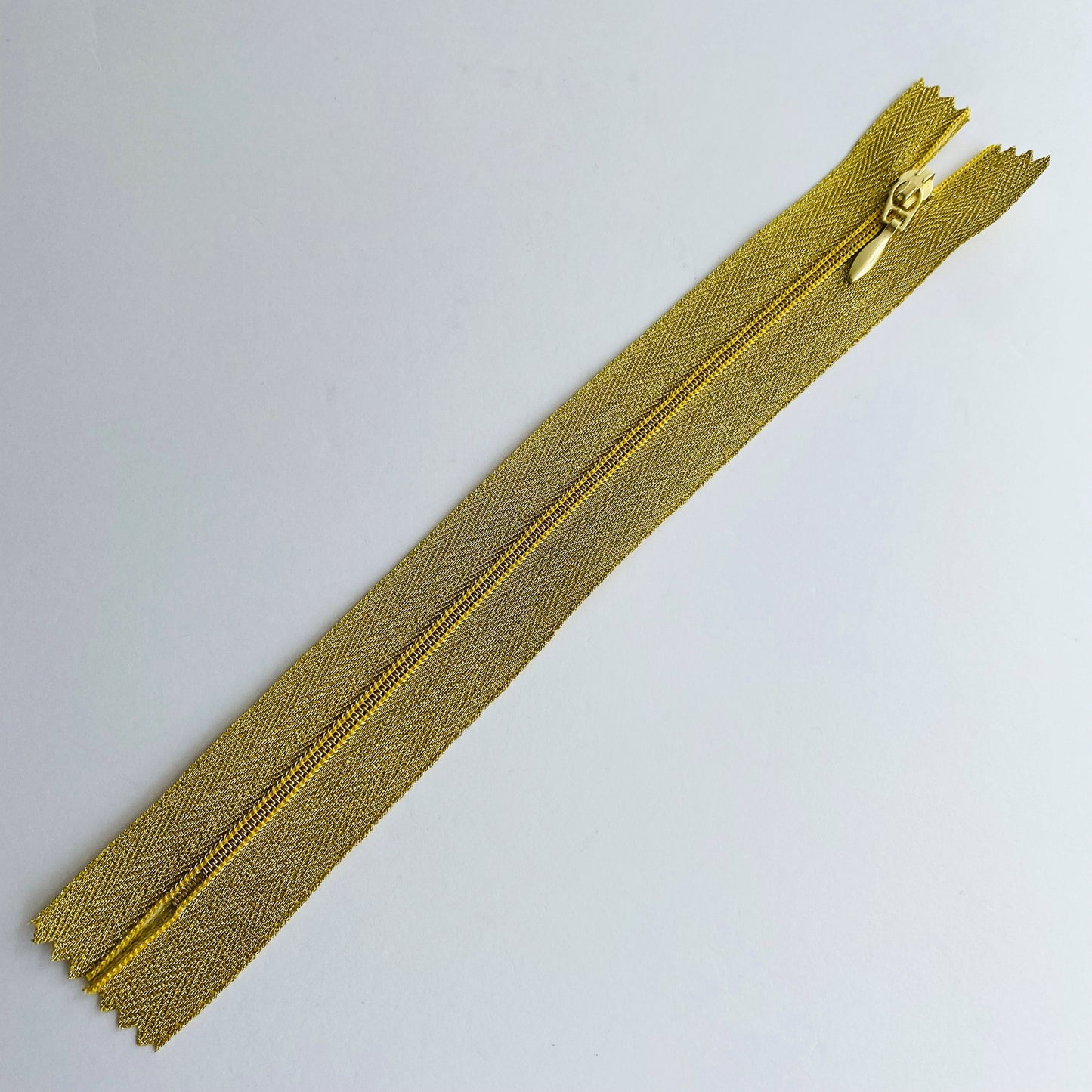 Peso para vestido n.º 3 con cremallera dorada metálica de extremo cerrado de Lampo - 20 cm