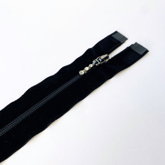 #4.5 Fermeture éclair à extrémité ouverte en velours noir avec extracteur de strass par Lampo