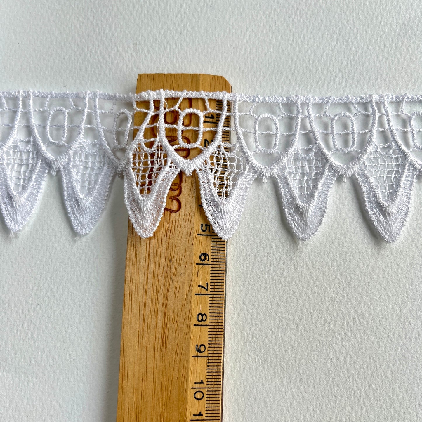 'Hapsburg' Scalloped guipure bridal lace trim