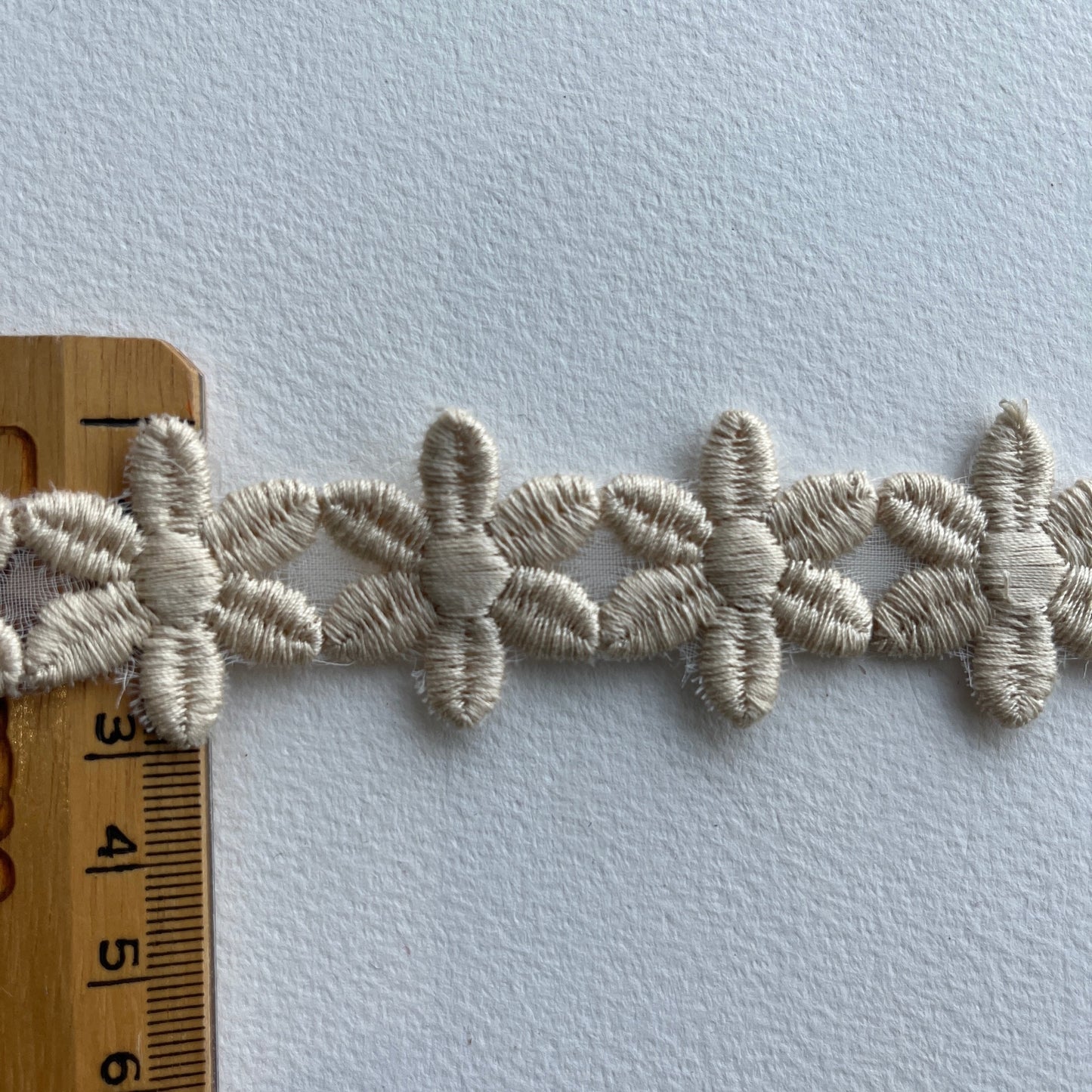 Vintage embroidered daisy chain lace edging trim. designer deadstock haberdashery - Kleins Haberdashery