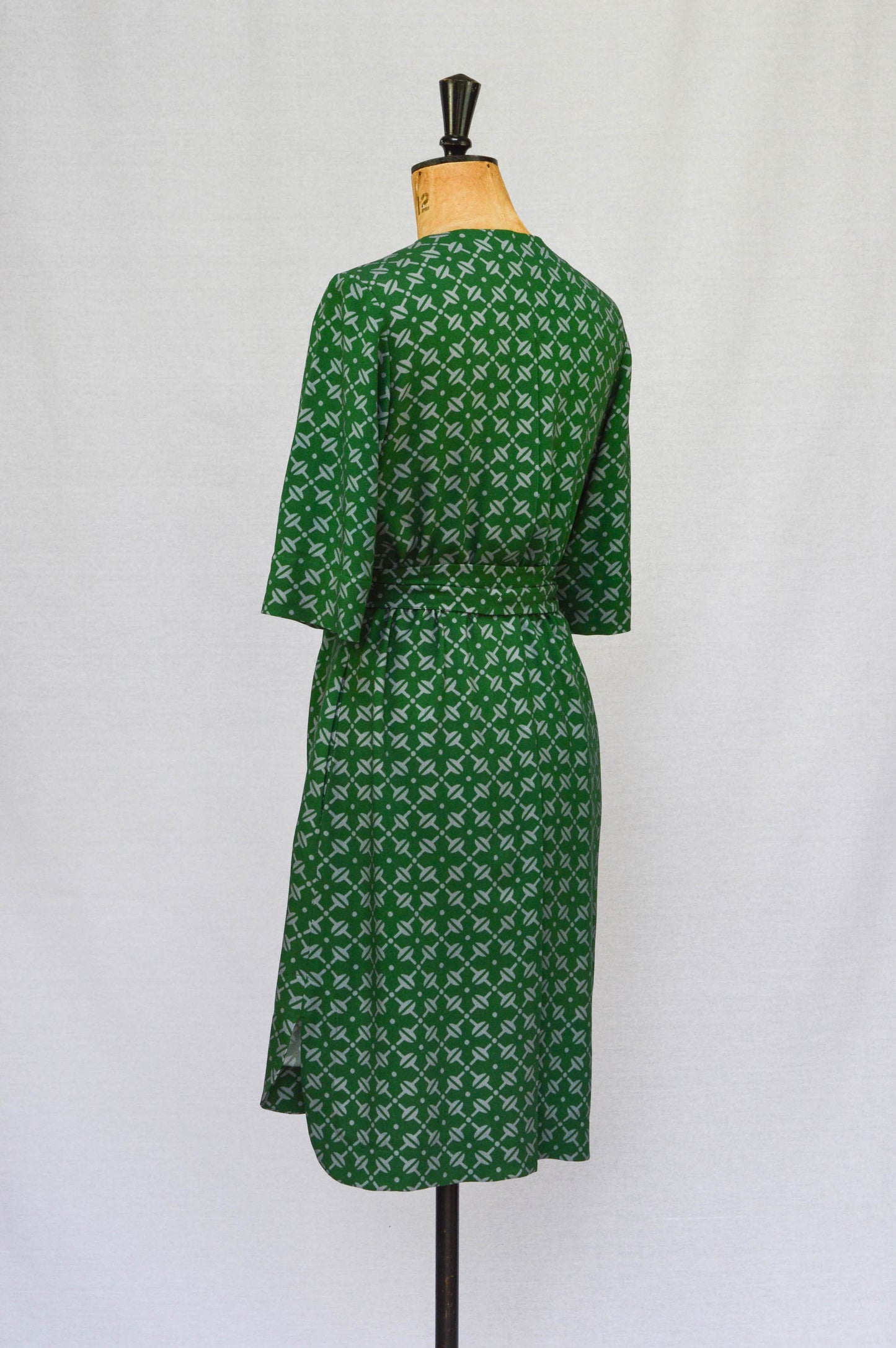 VERSION A | The Rochester Top is mid-hip length and great to wear with jeans. VERSION B | The Rochester Dress is knee length with a self-tie belt and in-seam pockets. Indie sewing patterns, contemporary and modern sewing patterns made in the UK.