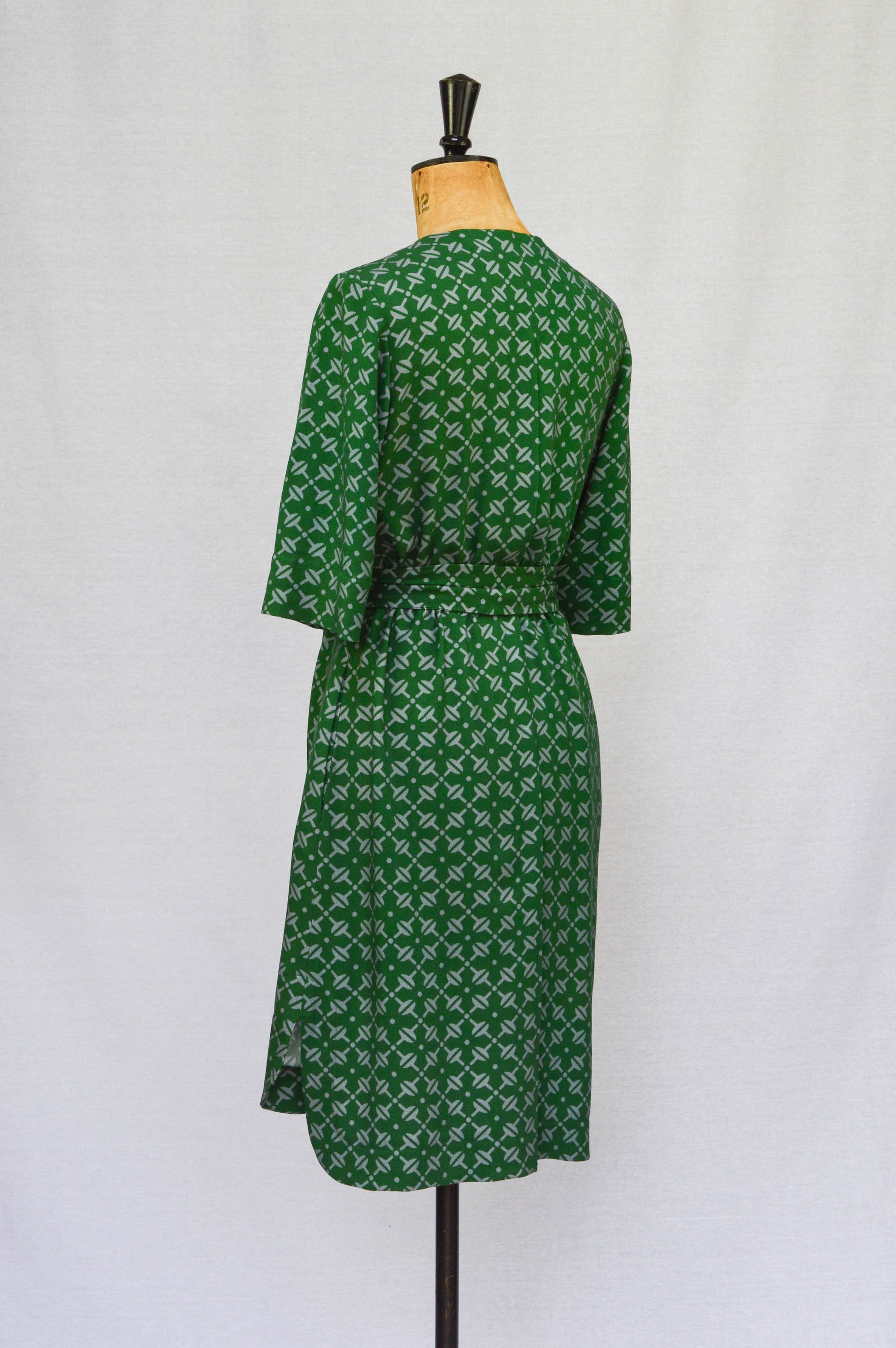 VERSION A | The Rochester Top is mid-hip length and great to wear with jeans. VERSION B | The Rochester Dress is knee length with a self-tie belt and in-seam pockets. Indie sewing patterns, contemporary and modern sewing patterns made in the UK.