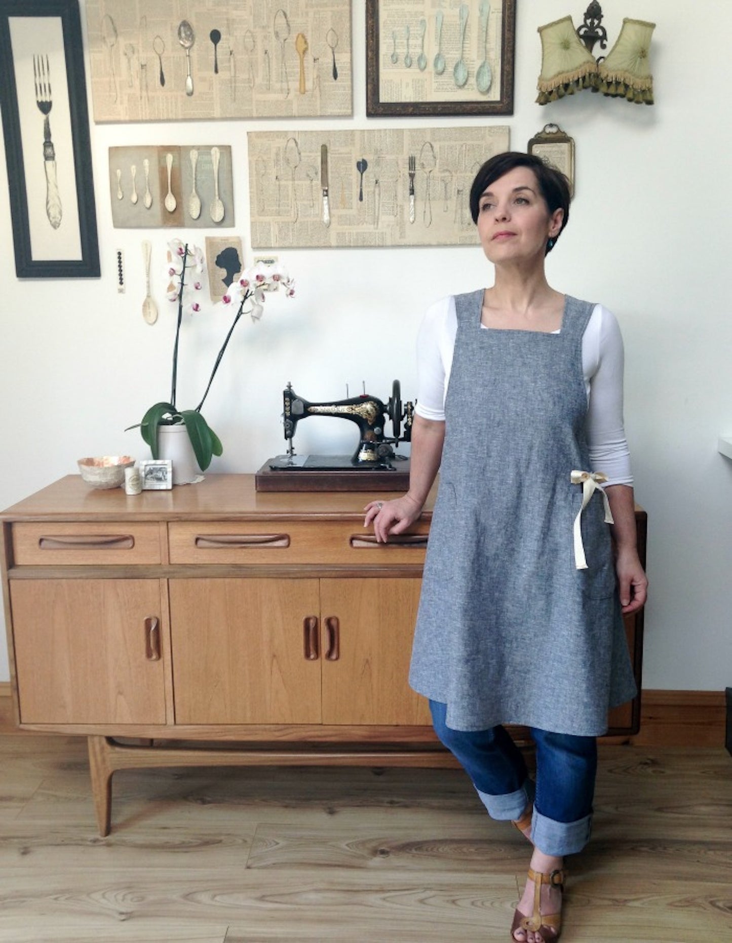 The Maria Apron sewing pattern, Japanese style cross back apron pattern indie sewing patterns, contemporary and modern sewing patterns made in the UK.