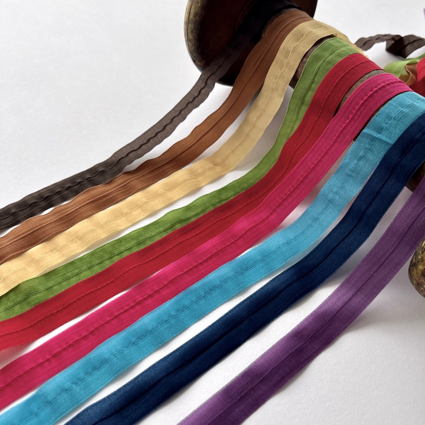 A beautiful sheer chiffon fold-over stretch binding. 16mm wide with a centre fold. Use as a binding for necklines and armholes on stretch fabrics, for straps, lingerie and underwear making, headbands, hair ties, dancewear and active wear projects.