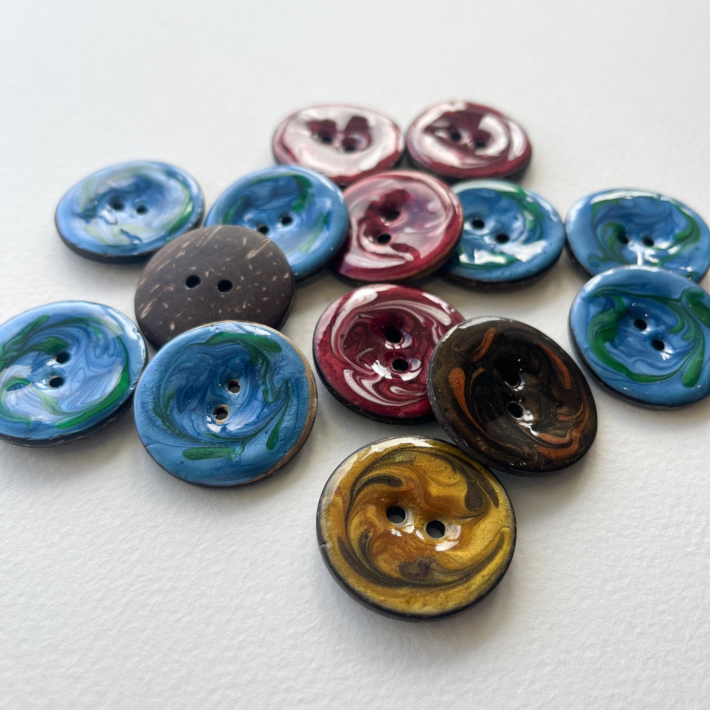 delightful coconut shell buttons. Decorated with a swirl design and lacquered finish for a beautiful shine.
