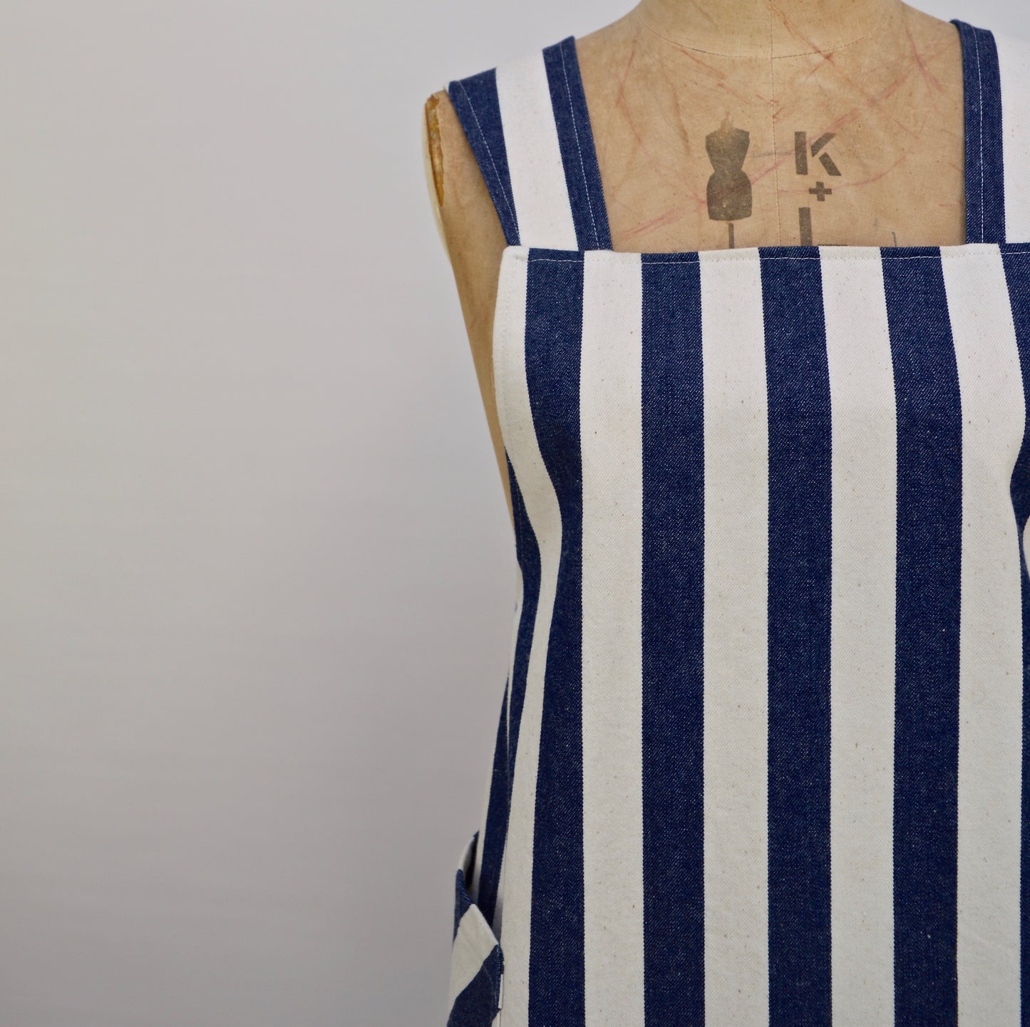 The Maria Apron sewing pattern, Japanese style cross back apron pattern indie sewing patterns, contemporary and modern sewing patterns made in the UK.
