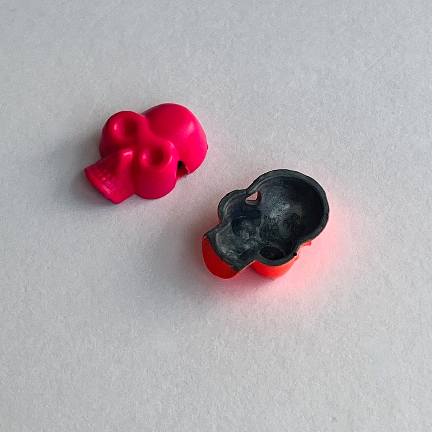 Coudre des crânes Fluro en métal