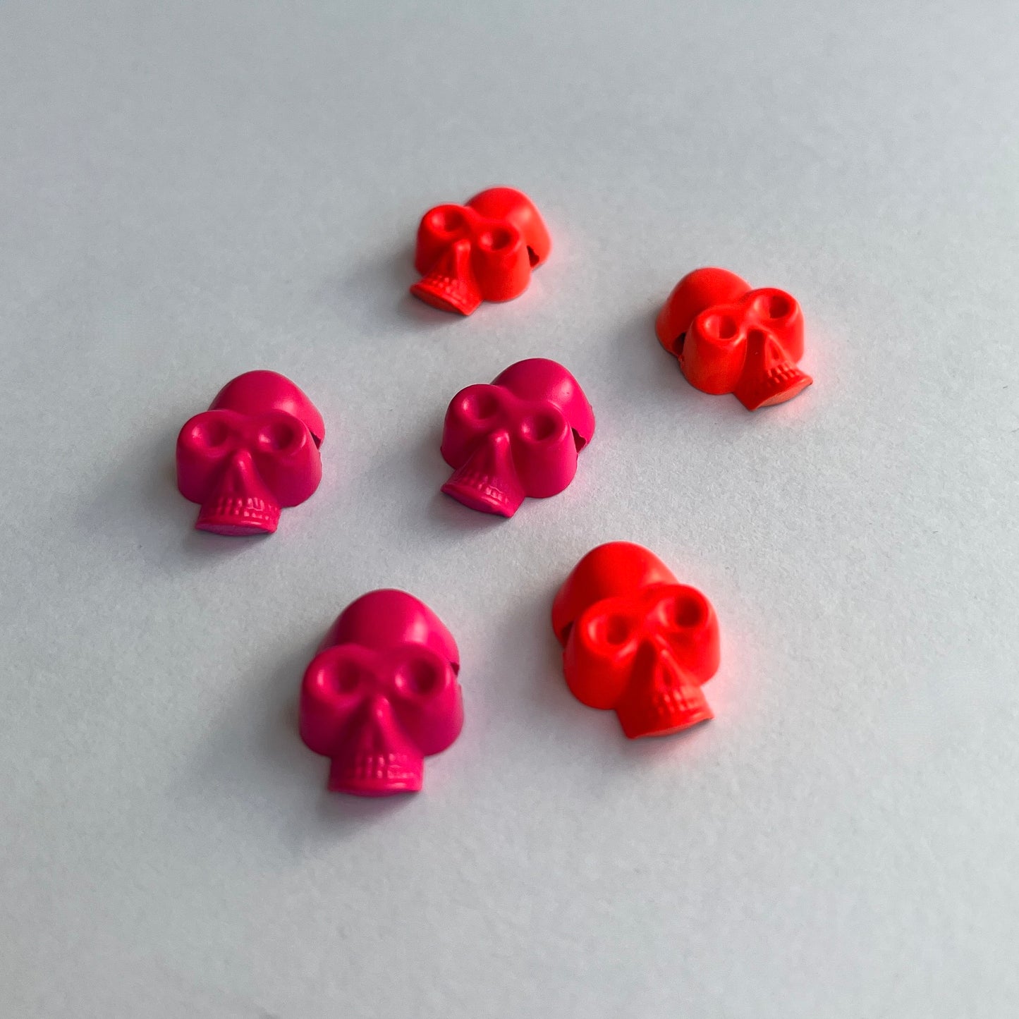 Coudre des crânes Fluro en métal