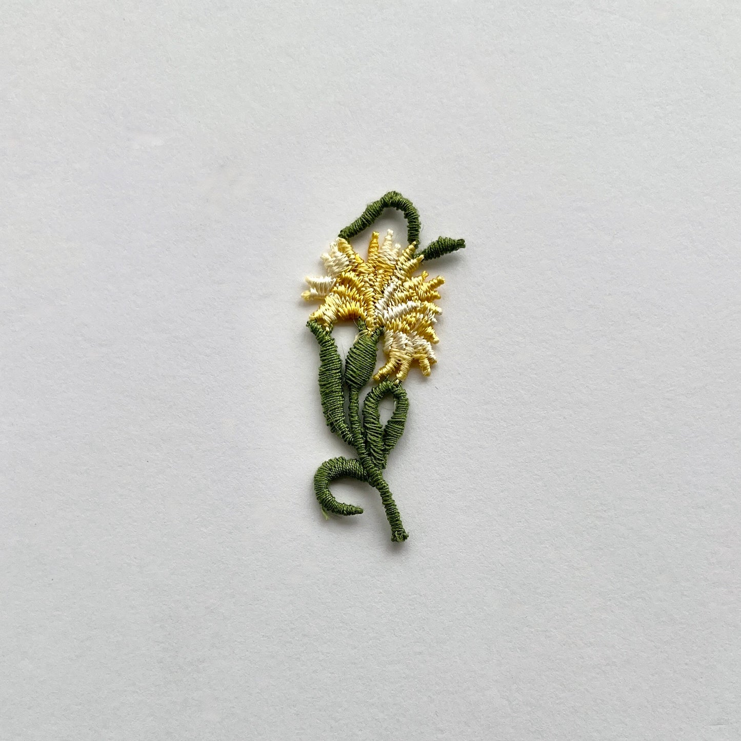 small retro yellow floral flower embroidered iron on embroidered patch appliqué badge