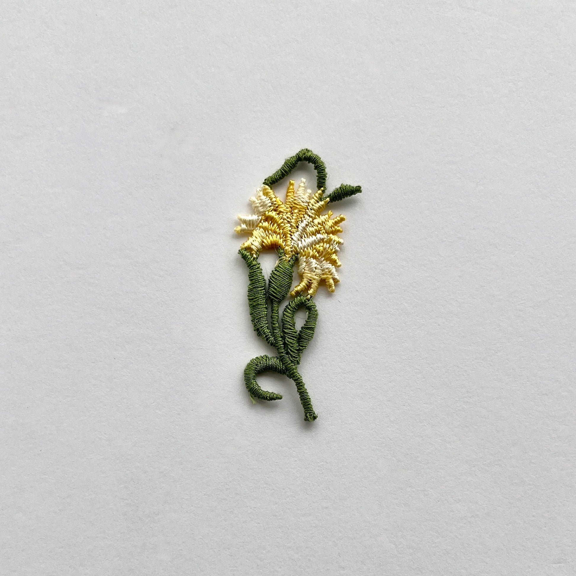 small retro yellow floral flower embroidered iron on embroidered patch appliqué badge