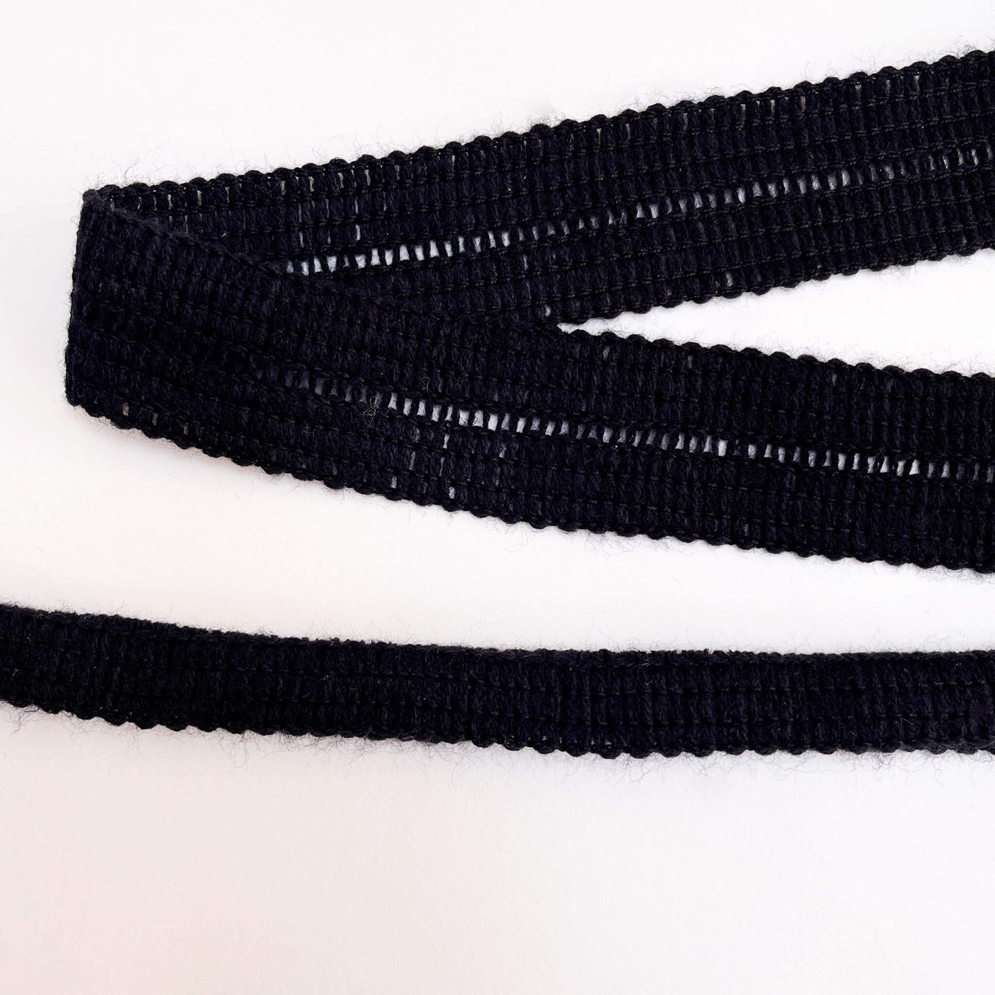 CLOSE UP OF 17mm BLACK knitted fold over binding tape