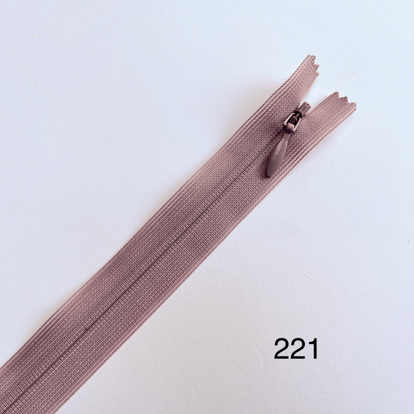 #2 Lightweight Invisible zip By YKK - Purples - 66cm (26") length