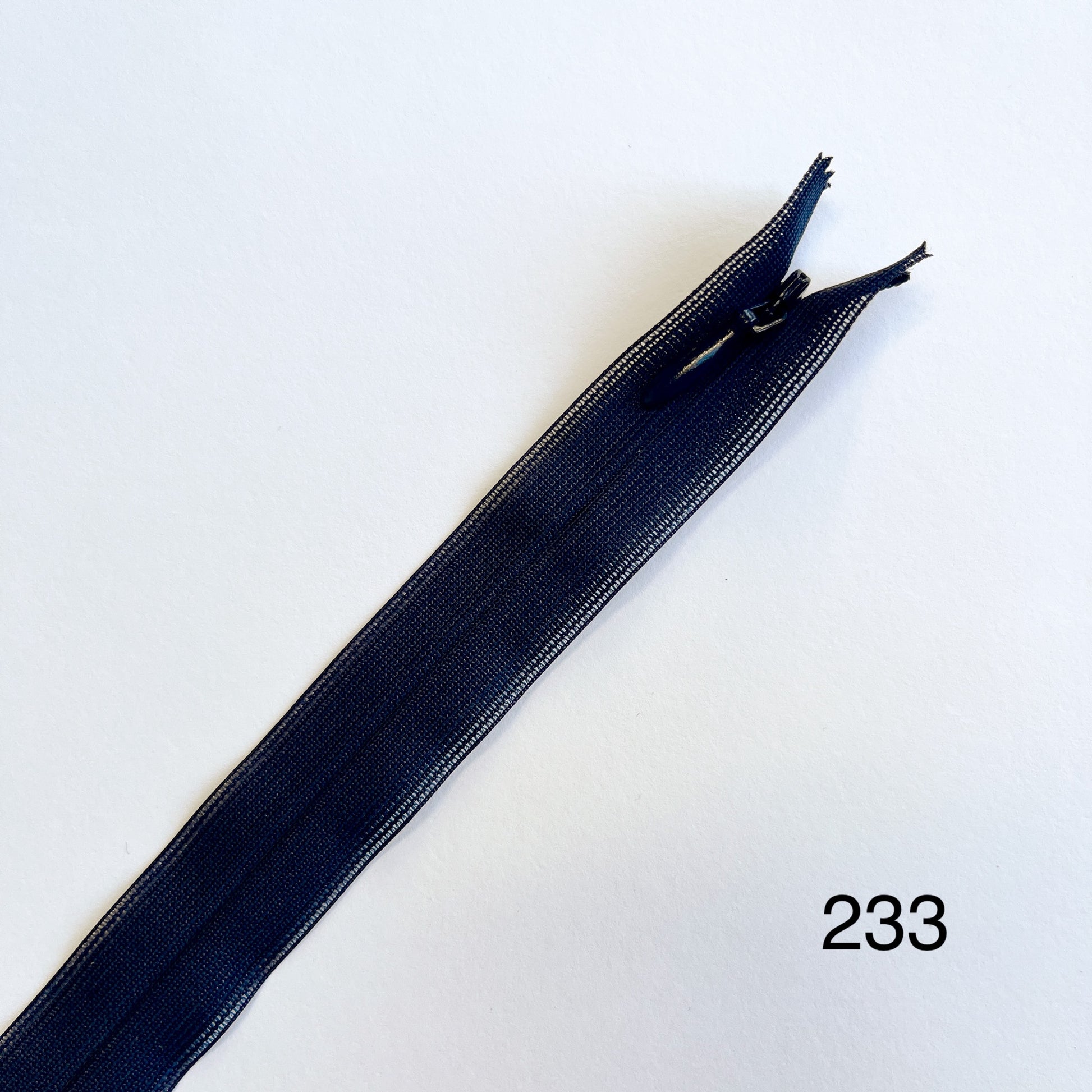 #2 Lightweight Invisible zip By YKK - Blues - 66cm (26") length - Kleins Haberdashery