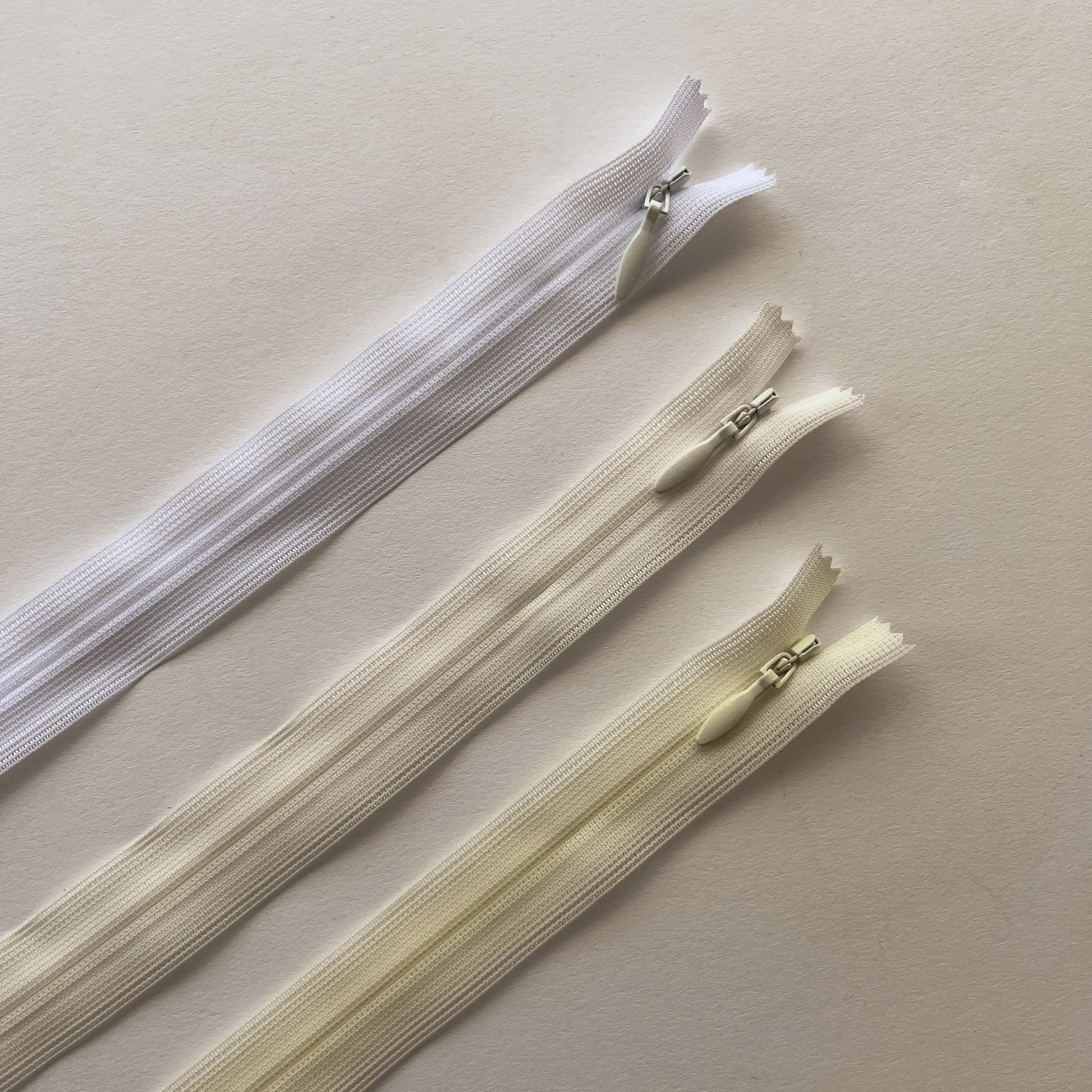 #2 Lightweight Invisible zip By YKK - White & Ivory shades - 66cm (26") length - Kleins Haberdashery