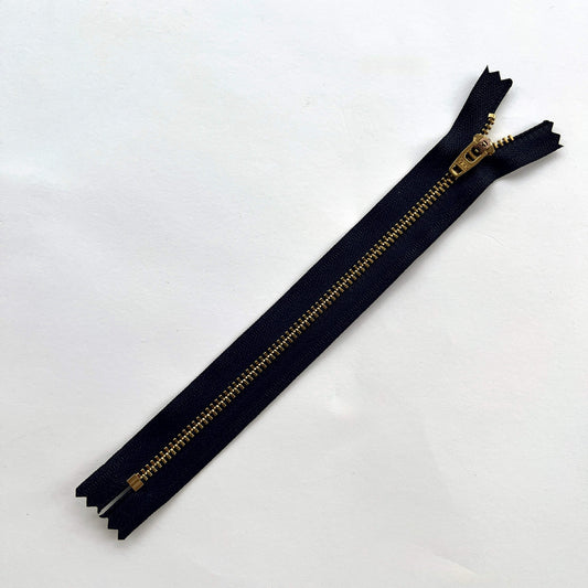 YKK  jeans zip with metal teeth and auto-lock puller in black with gold teeth