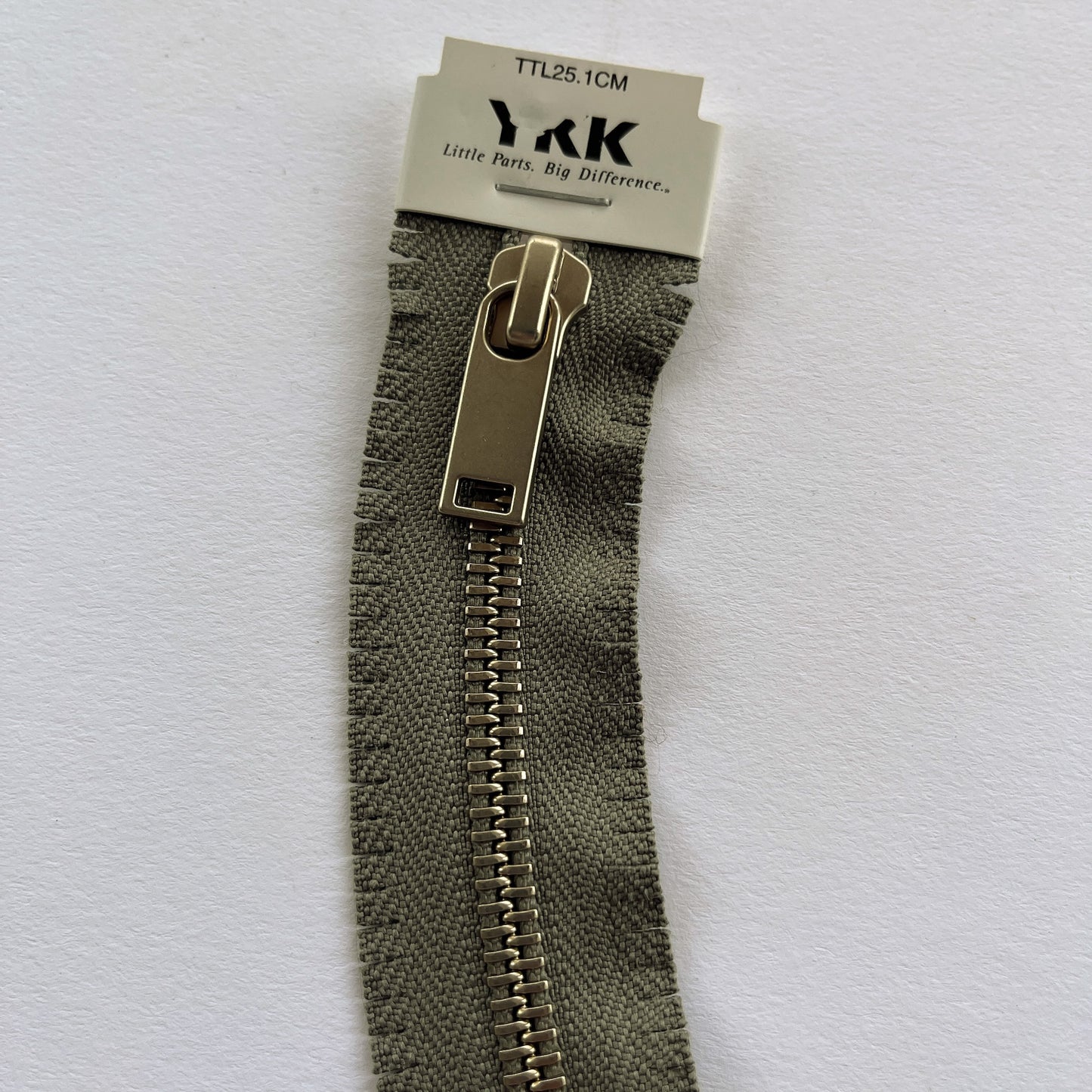 #5 Curved Open-Ended Zip by YKK - 25cm