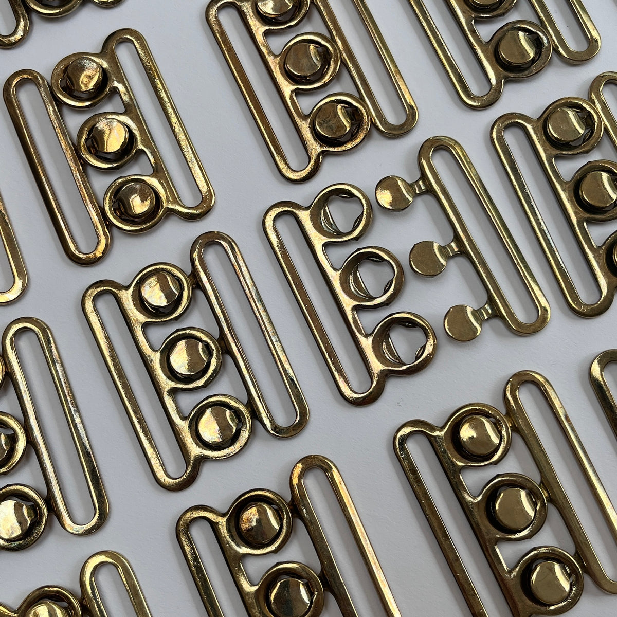 5cm Gold nurse waspie belt buckle with clasp fastening