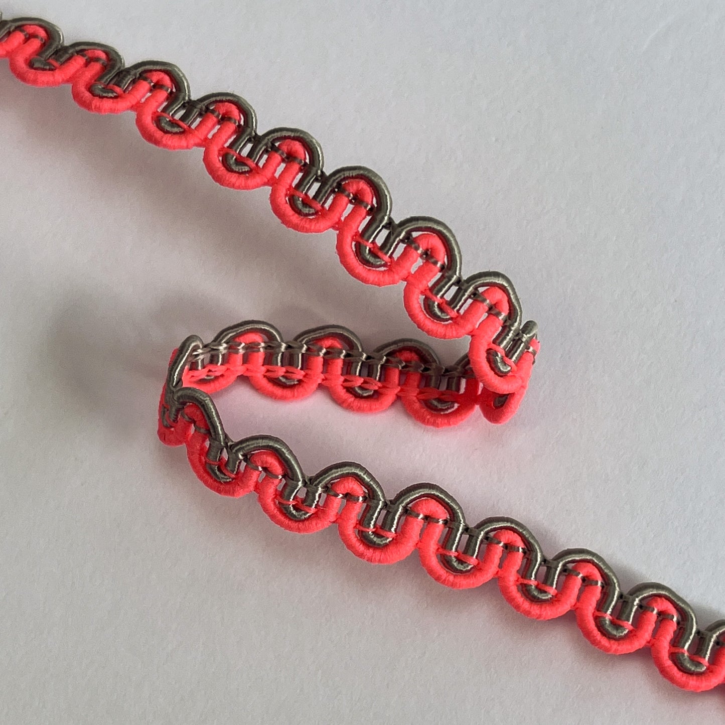 8mm 2-tone Scroll Gimp Braid - Fluro Pink