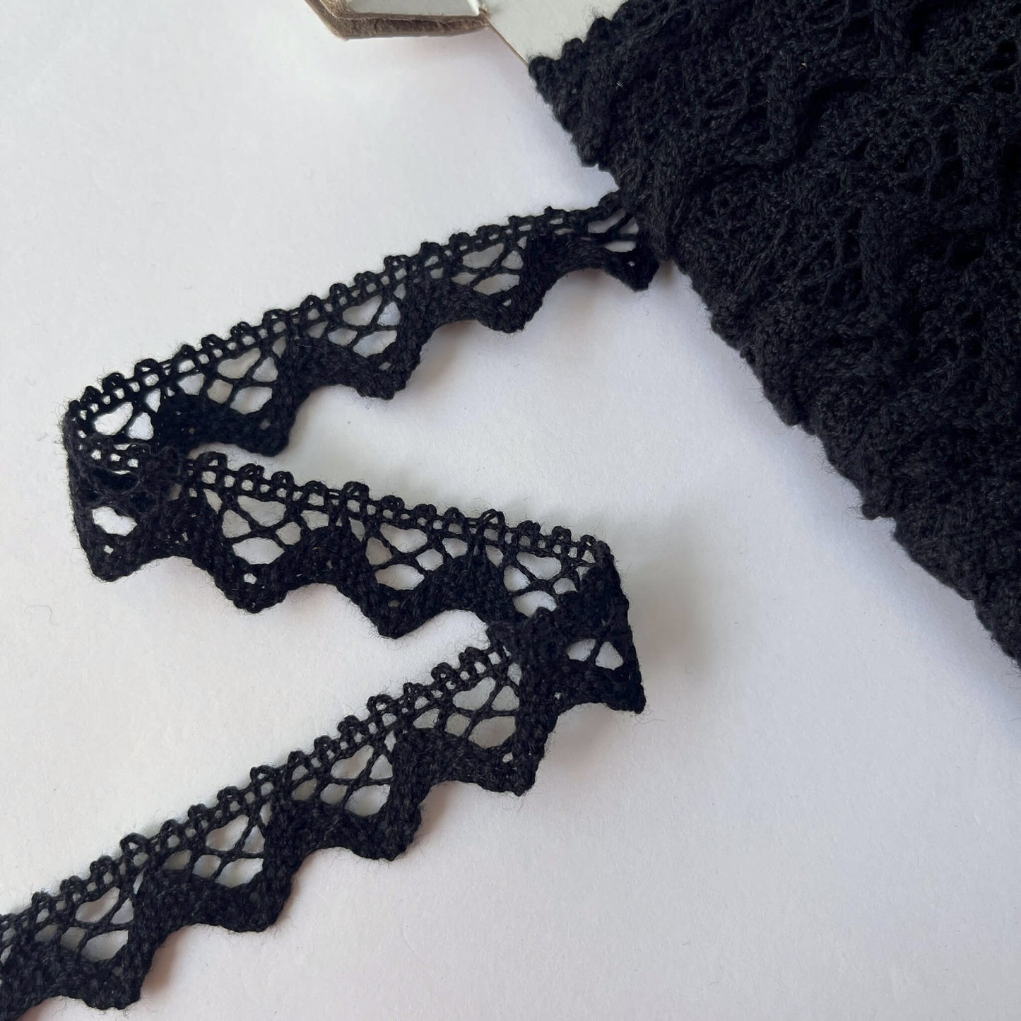 Black Cotton Pointed Scallop Lace Trim  on a white background