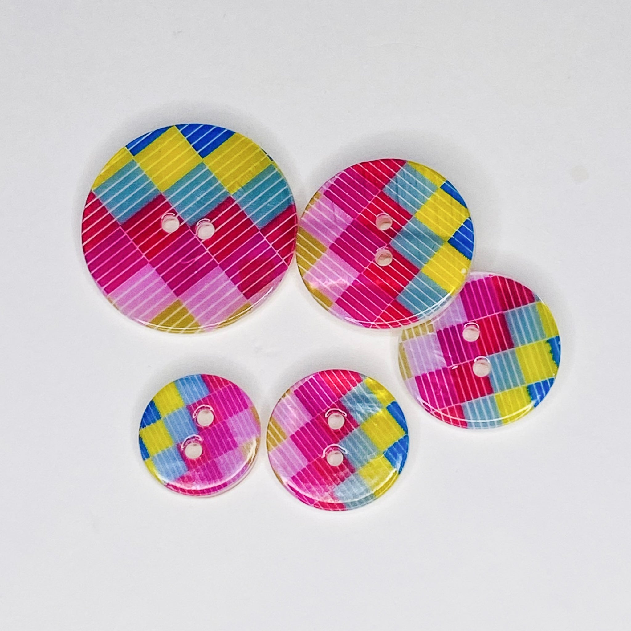 Grid Patterned River Shell Button - 5 sizes โ Kleins Haberdashery