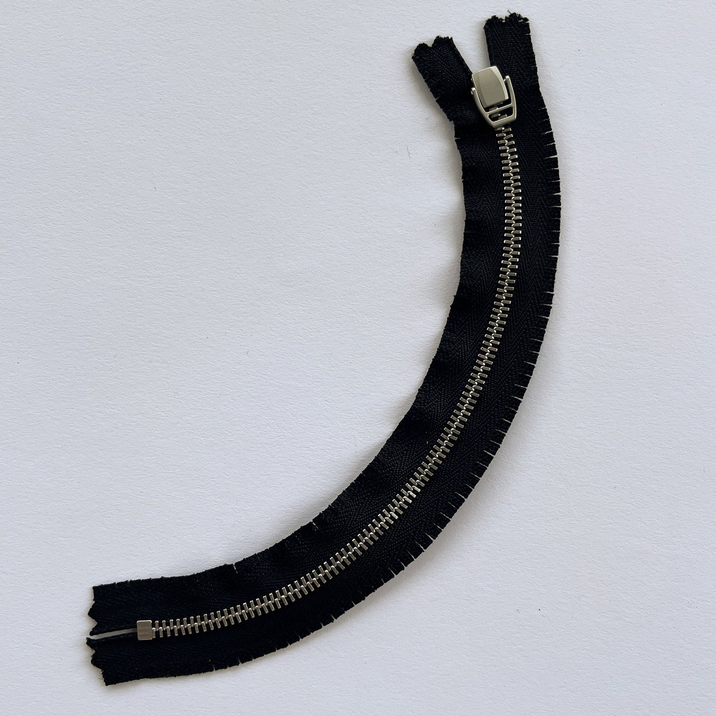 #3 Curved Zip by YKK - Black / 21.5cm