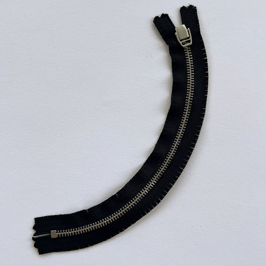 #3 Curved Zip by YKK - Black / 21.5cm