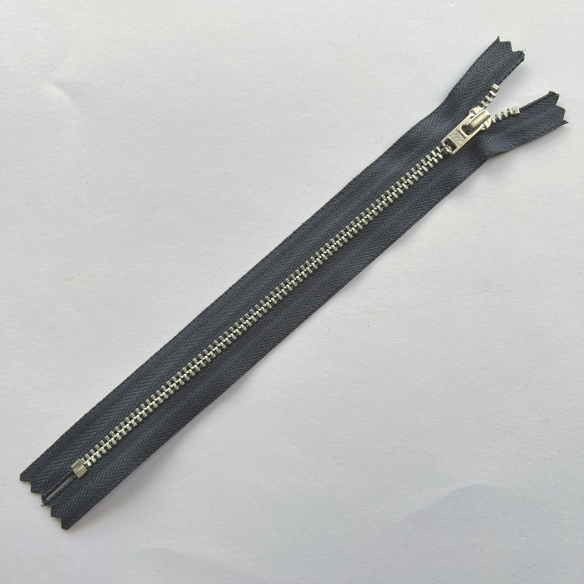 YKK  jeans zip with metal teeth and auto-lock puller in various shades of grey