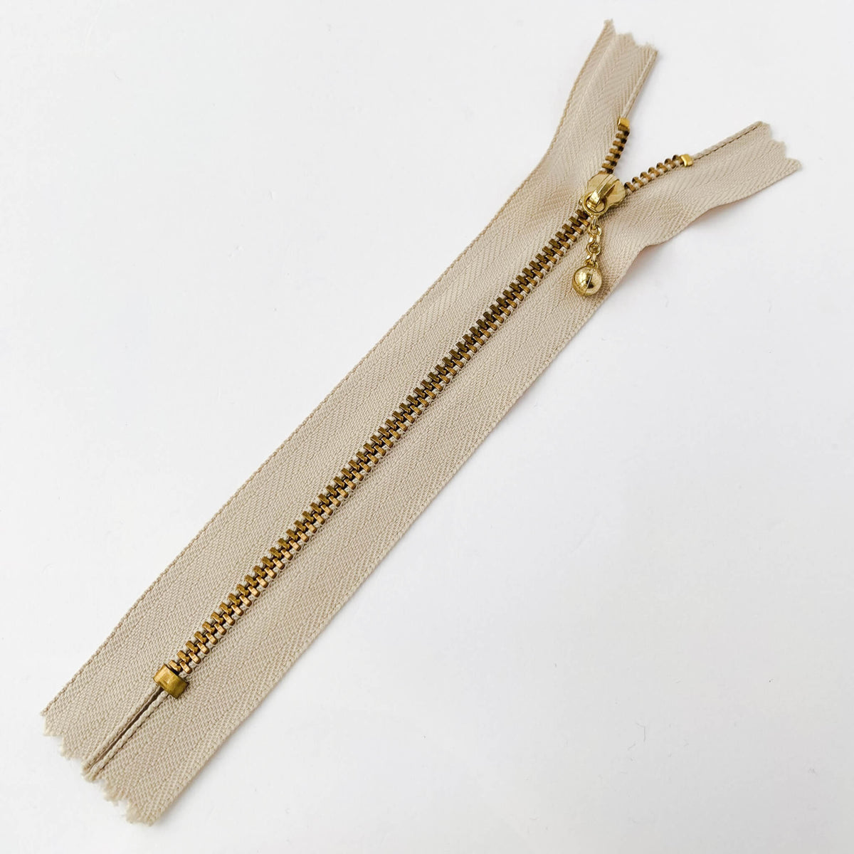 YKK beige jeans zip with gold metal teeth and semi auto-lock ball and chain puller