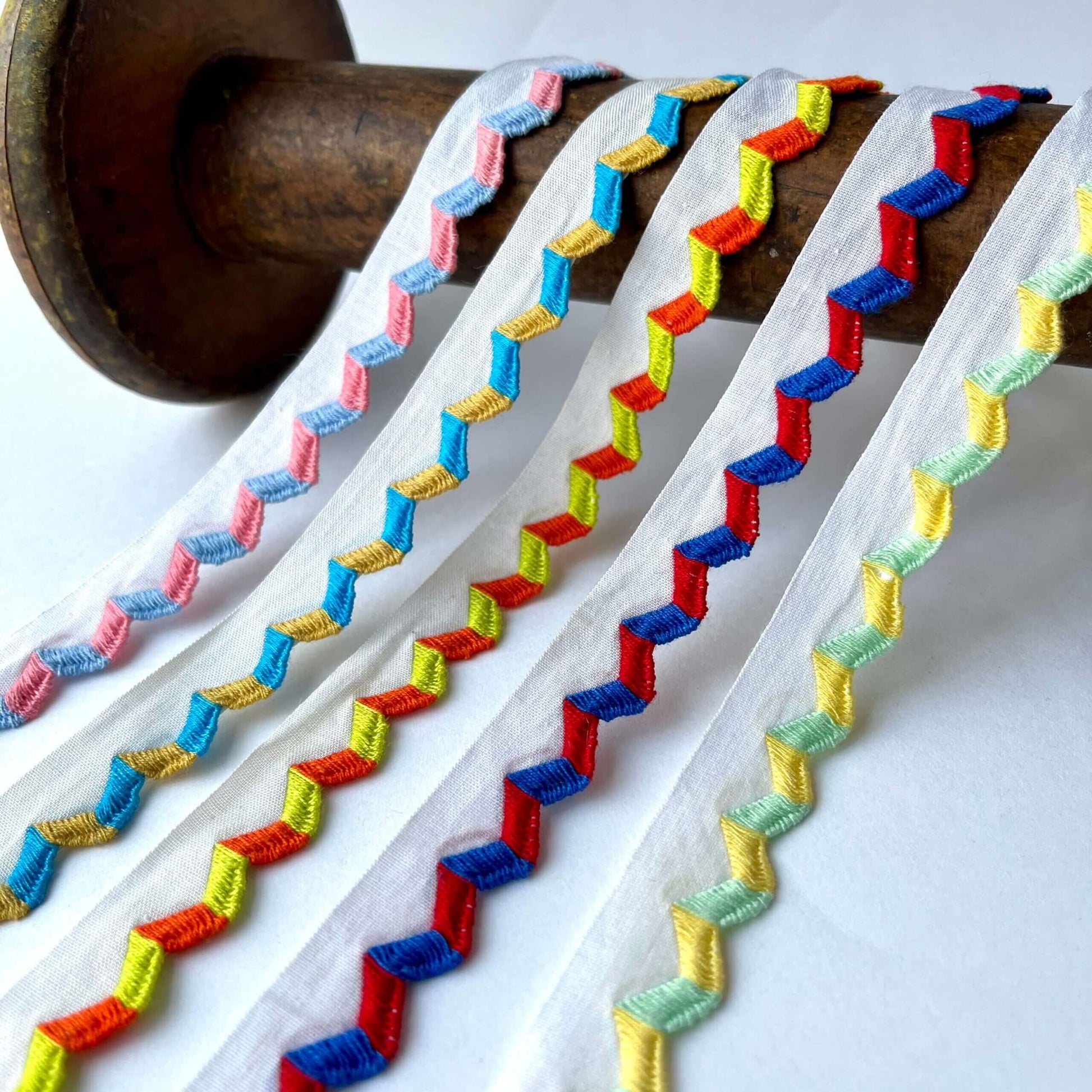 Zig Zag Embroidered Insertion Trim - Kleins Haberdashery